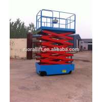 Self-propelled hydraulic cargo platform lift